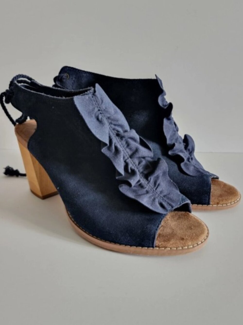 TOMS Elba Navy Suede Ruffle Block‎ Wood Heel Peep Toe Lace Heels, size 7.5